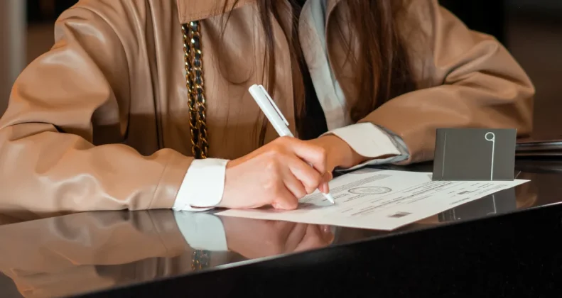 Signature d'un acte chez le notaire, frais de notaire 2026